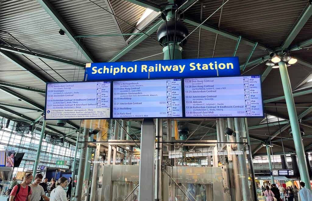 Airport Schiphol to Amsterdam Central Station
